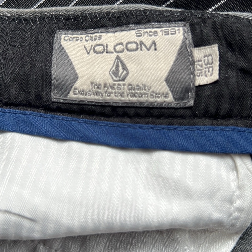 Volcom Shorts - Picture 3 of 3